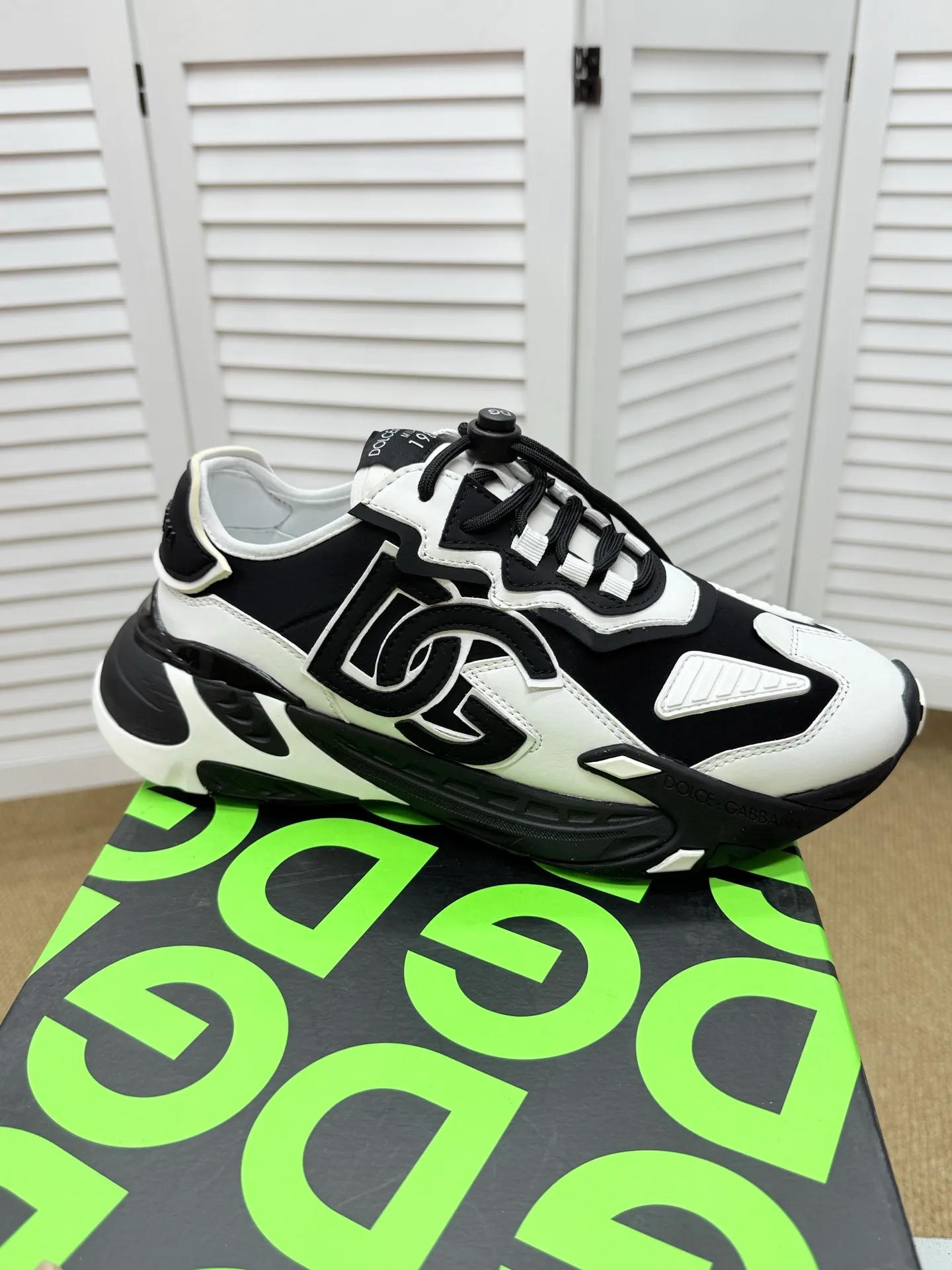 Men's clothing and shoes 260. The latest sports and casual shoes for couples (DG) are fashionable and versatile, and can add luster to various looks. Create an exquisite design with unique dynamic vitality and modern atmosphere, showing modern elegance. Size: 35-46 (custom-made sizes 45 and 46 are non-refundable) Se